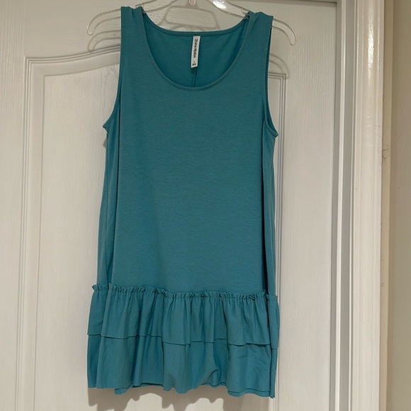 Zenana Ruffle Bottom Tanks- Set of 3 - Picture 2 of 5